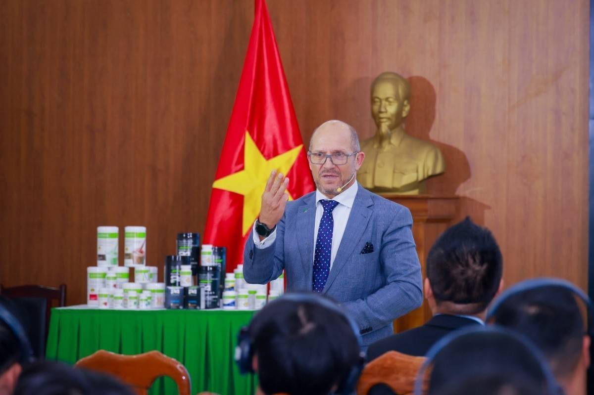 Đào tạo chuyên sâu về dinh dưỡng thể thao cho huấn luyện viên và cầu thủ bóng đá