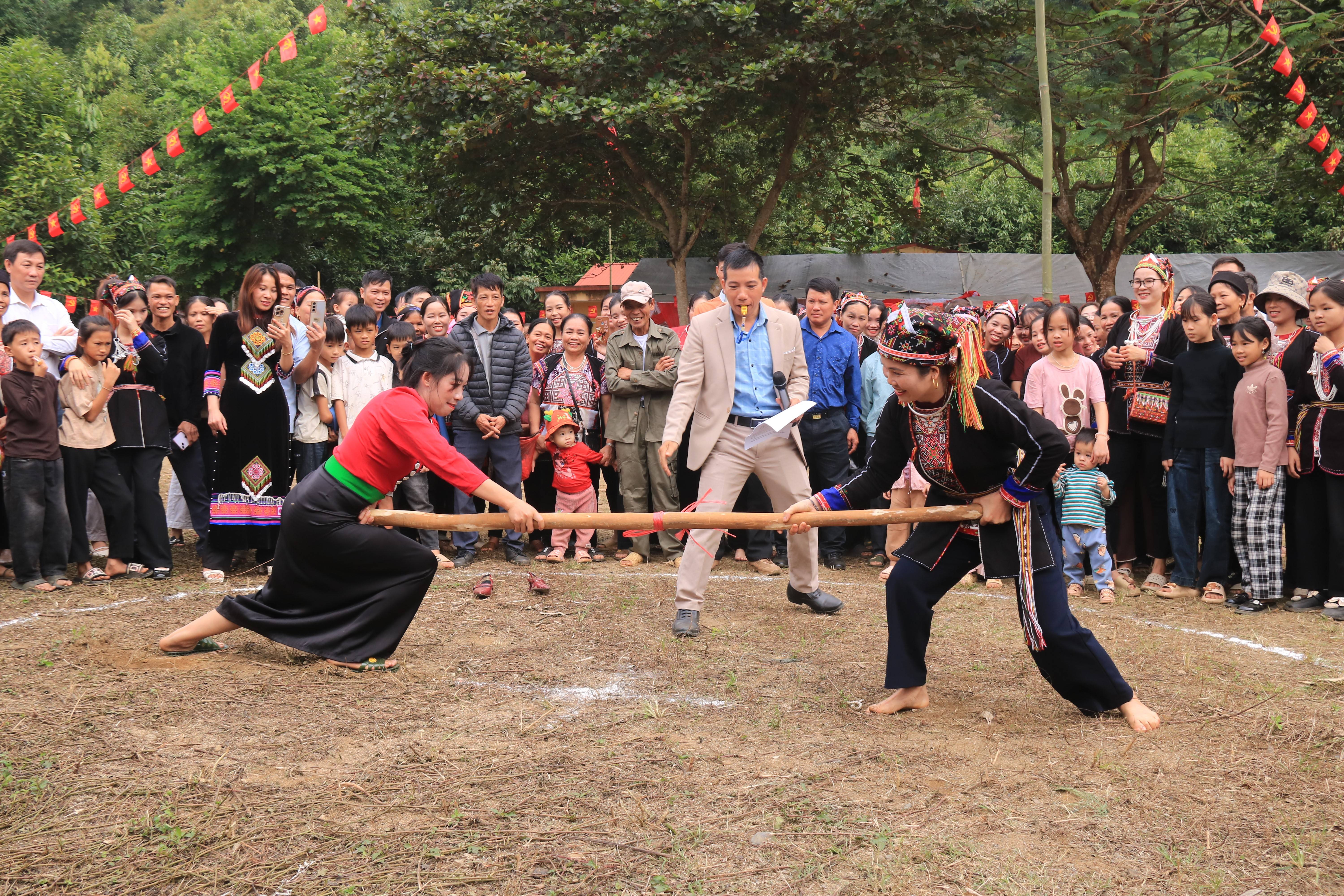 Phát huy sức mạnh đại đoàn kết xây dựng khối thống nhất bền vững giữa chính quyền hai cấp và nhân dân