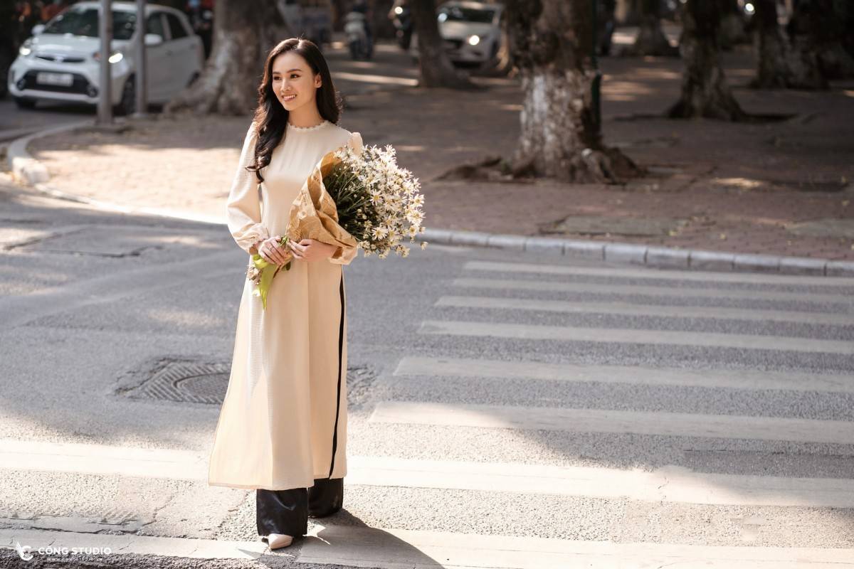 Tháng 11, Hà Nội “thức giấc” trong sắc trắng cúc họa mi