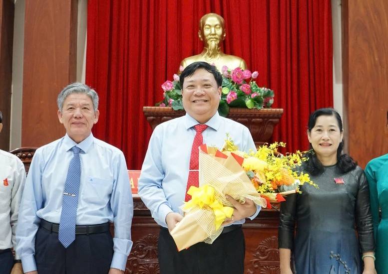 Lãnh đạo tỉnh Đồng Tháp chúc mừng tân Chủ tịch UBND tỉnh Đồng Tháp Phạm Thành Ngại 