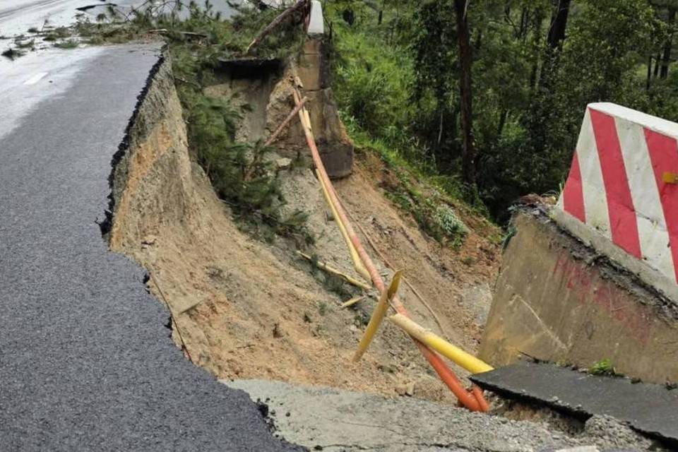 Lâm Đồng: Phân luồng giao thông qua đèo Prenn và quốc lộ 27C để khắc phục sự cố sạt lở