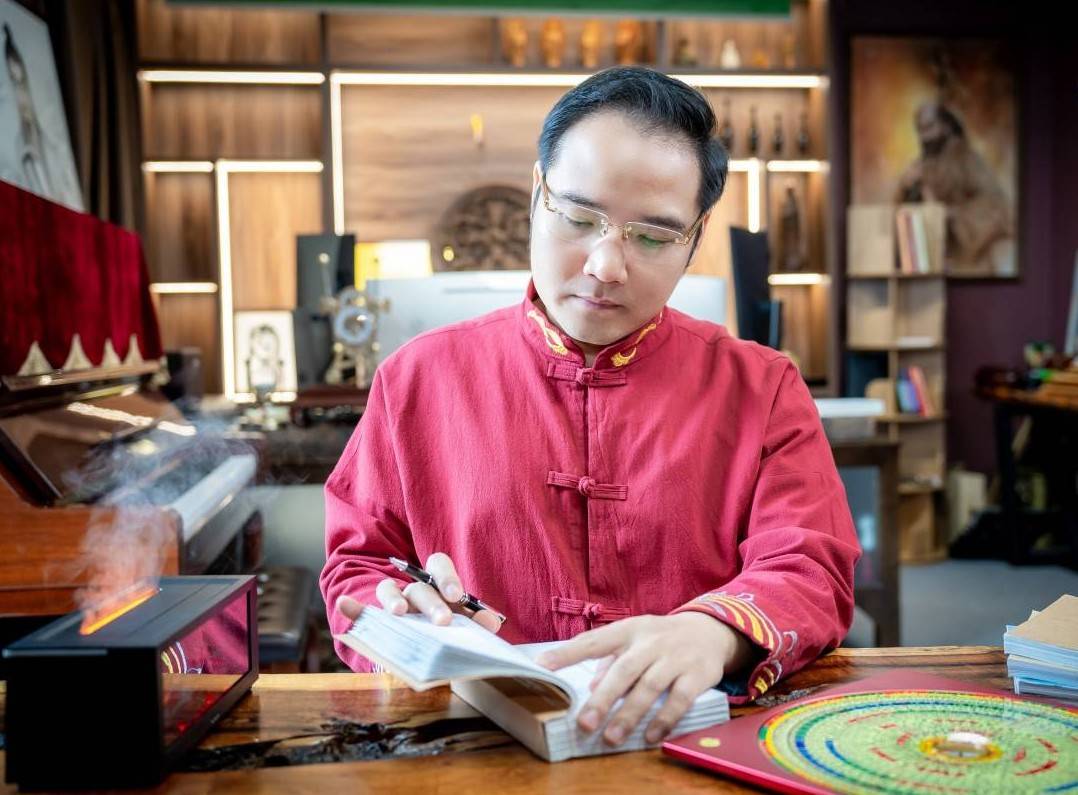 Master Phùng Phương dự báo vận trình 2026: Cơ hội bứt phá cho doanh nghiệp Việt