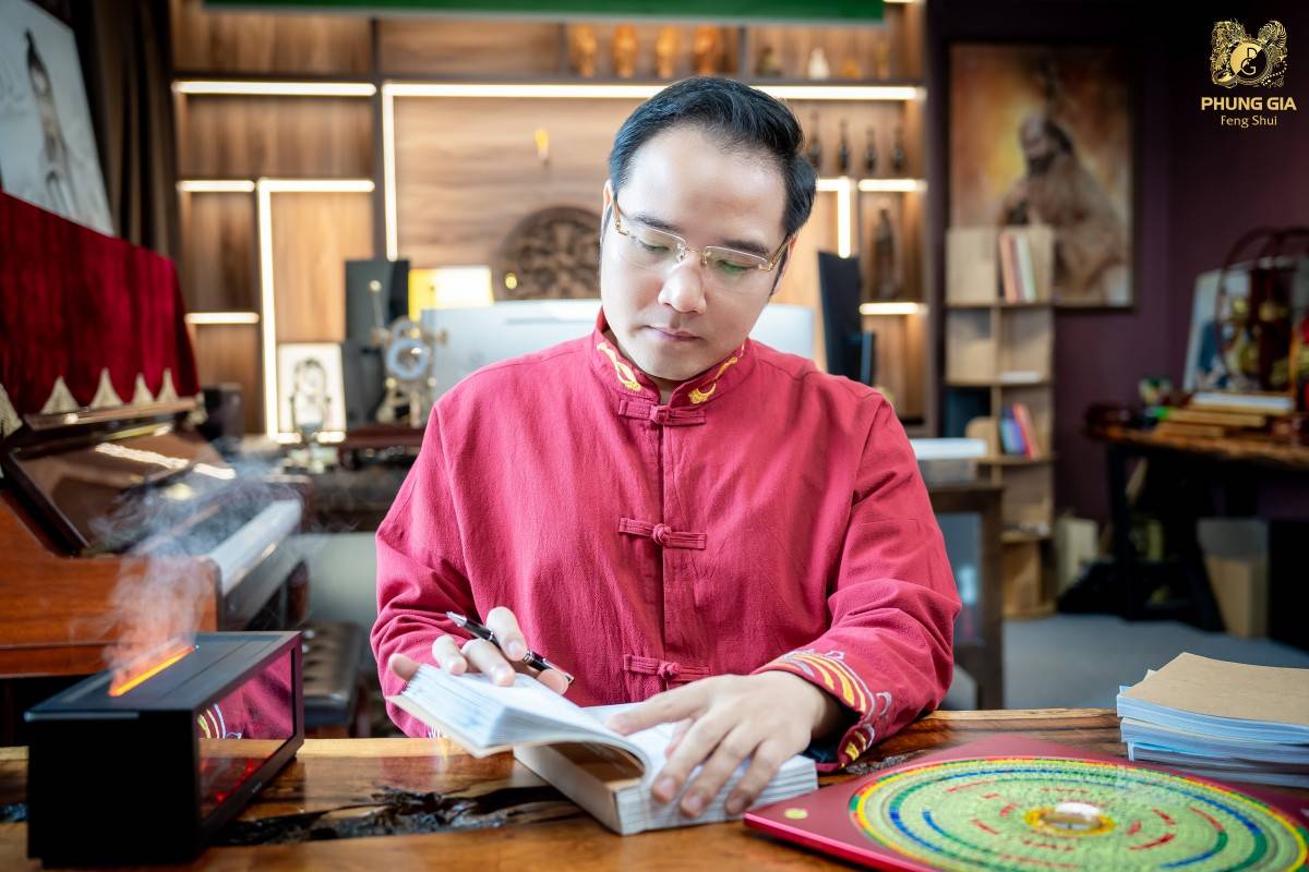 Master Phùng Phương – Chủ tịch HĐQT Công ty Cổ phần Phong thủy Phùng Gia, Thành viên Hiệp hội Phong Thủy Sư Trung Quốc