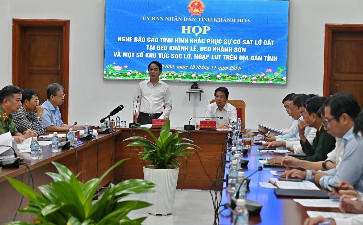 Bí thư Tỉnh Ủy Nghiêm Xuân Thành chủ trì họp khẩn cấp, chỉ đạo quyết liệt ứng phó mưa lũ báo động trên địa bàn Khánh Hòa