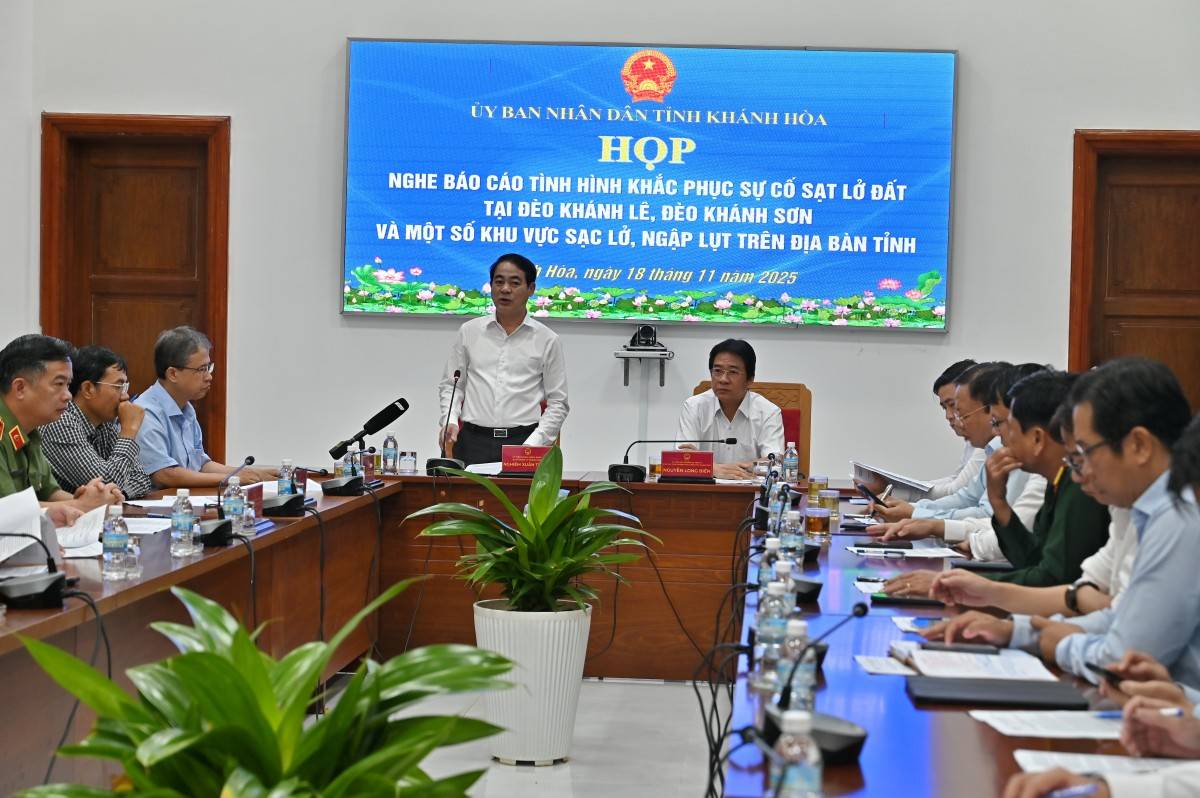 Bí thư Tỉnh ủy Nghiêm Xuân Thành chủ trì họp khẩn cấp, chỉ đạo quyết liệt ứng phó mưa lũ báo động trên địa bàn Khánh Hòa