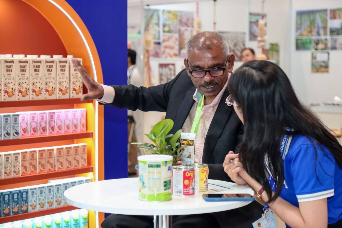 Các sản phẩm xanh, sản xuất theo tiêu chí thân thiện với môi trường của Vinamilk được nhiều người mua hàng quốc tế quan tâm tại Triển lãm Vietnam International Sourcing 2025