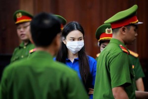 Xét xử sơ thẩm Hoa hậu Thuỳ Tiên, Quang Linh Vlogs và Hằng Du Mục trong vụ án kẹo Kera