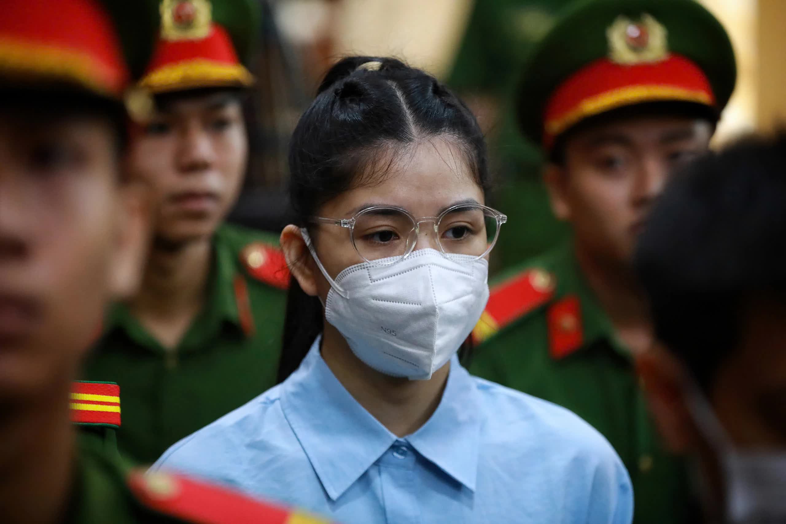 Xét xử sơ thẩm Hoa hậu Thuỳ Tiên, Quang Linh Vlogs và Hằng Du Mục trong vụ án kẹo Kera