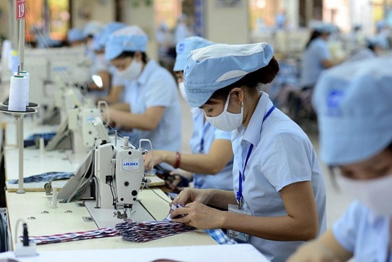 Doanh nghiệp dệt may tăng tốc chuyển đổi kép: Số hóa sản xuất, mở rộng xanh hóa