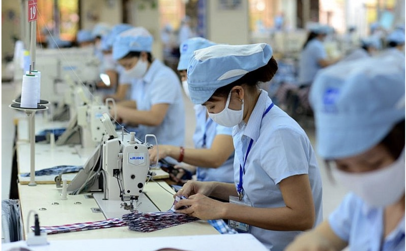 Doanh nghiệp dệt may tăng tốc chuyển đổi kép: Số hóa sản xuất, mở rộng xanh hóa