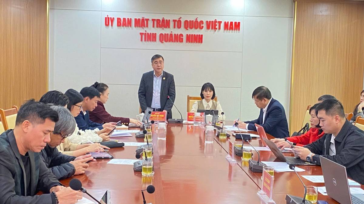 Đồng chí Nguyễn Chí Thành PCT thường trực MTTQ thông tin tại cuộc họp báo