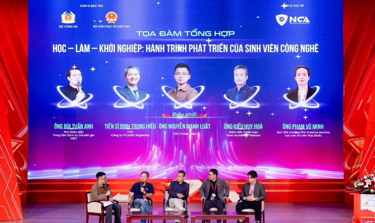 TS. Đinh Trung Hiếu, Giám đốc CTO của Singalarity, chia sẻ về xu hướng khởi nghiệp công nghệ trong tọa đàm cùng các chuyên gia hàng đầu Việt Nam.