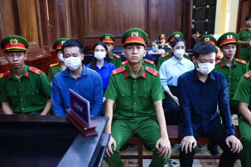 Tòa tuyên án Hoa hậu Thùy Tiên, Hằng Du Mục và Quang Linh Vlogs 2 năm tù