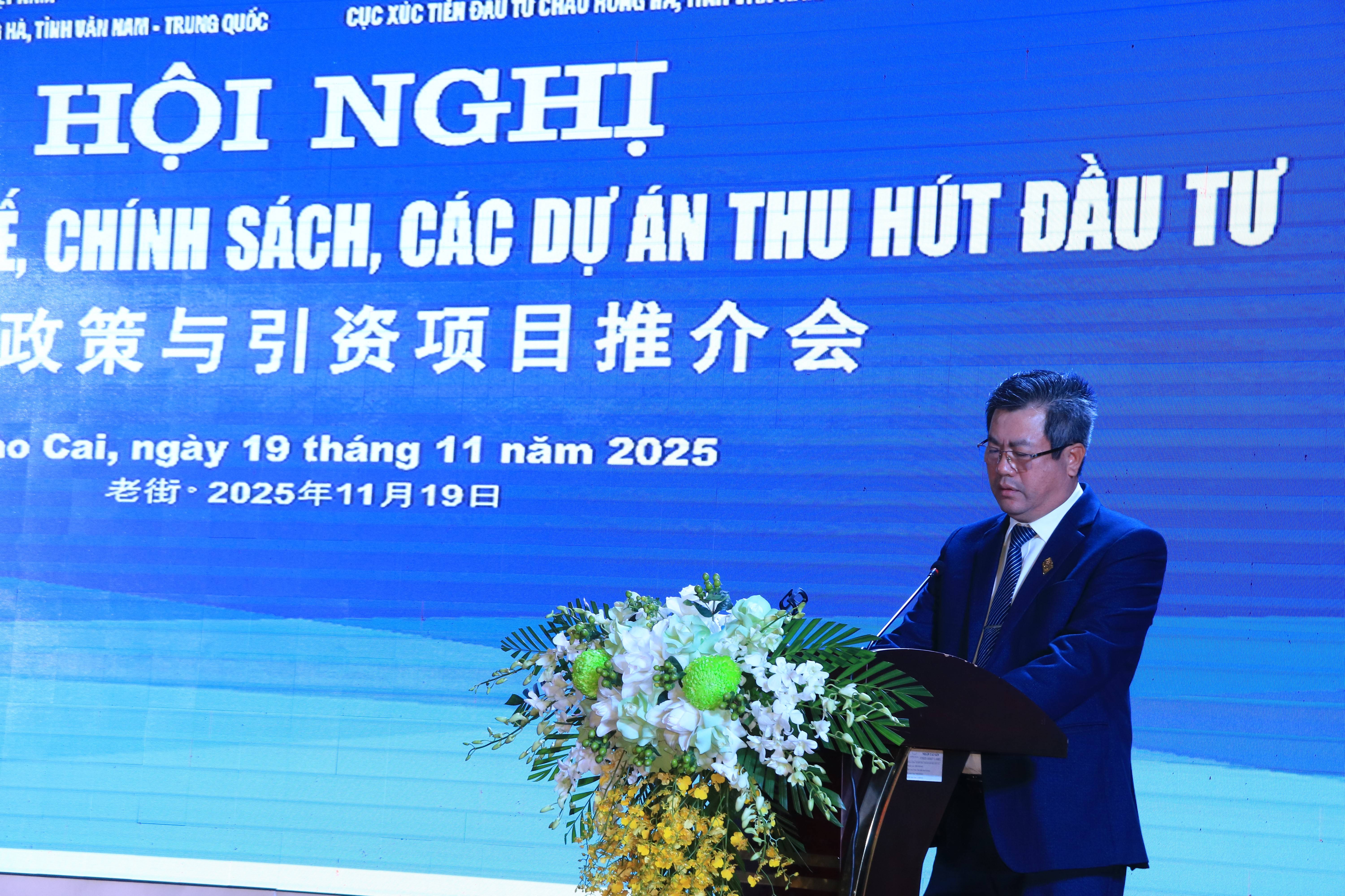 Ông Nguyễn Huy Long - Chủ tịch Hiệp hooiji doanh nghiệp tỉnh Lào Cai giới thiệu về tiềm năng đầu tư, hợp tác tại Lào Cai