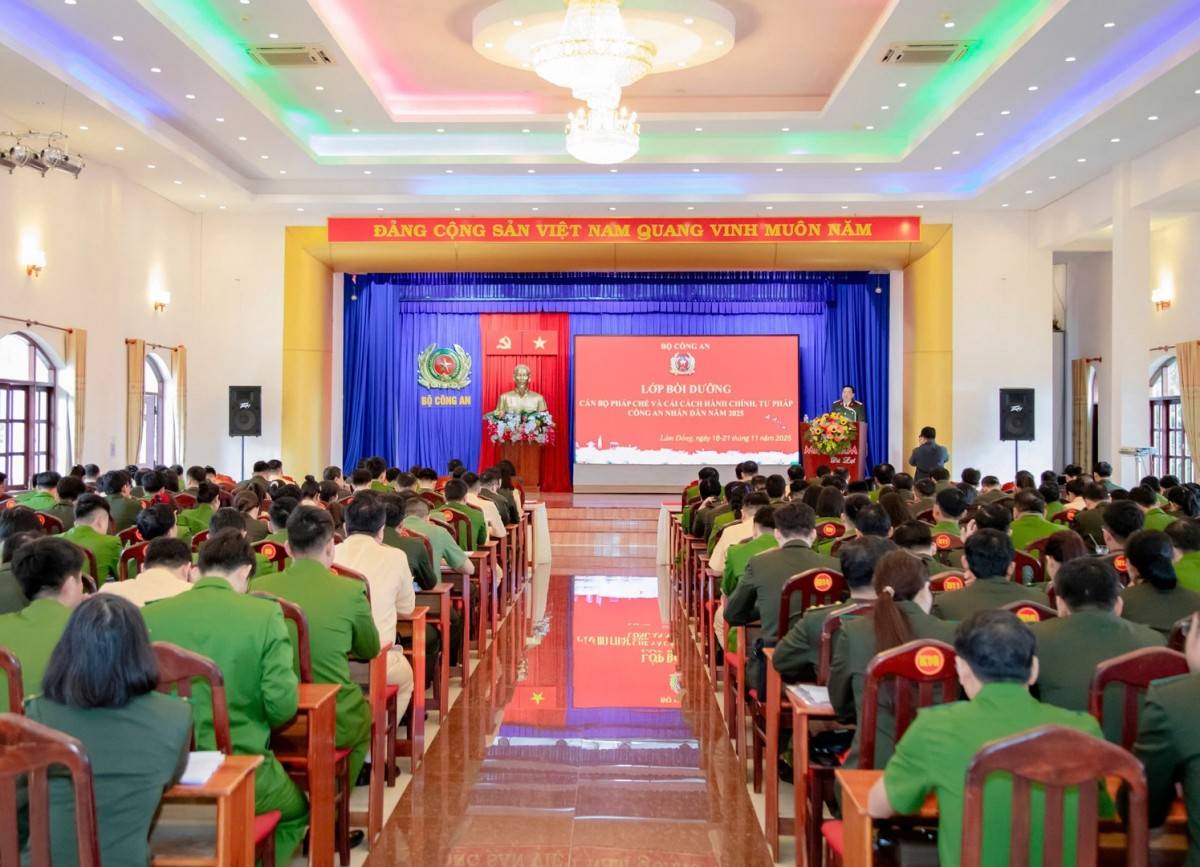 Bộ Công an khai giảng lớp bồi dưỡng nghiệp vụ pháp chế 2025 tại Đà Lạt