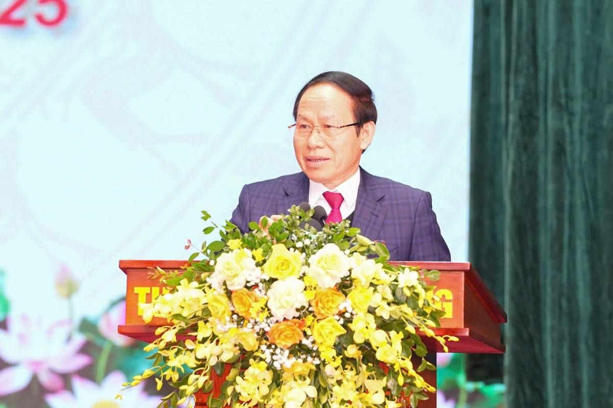 Đồng chí Lê Tiến Châu, Uỷ viên Ban Chấp hành Trung ương Đảng, Bí thư Thành uỷ, Trưởng Đoàn Đại biểu Quốc hội thành phố kết luận tại hội nghị