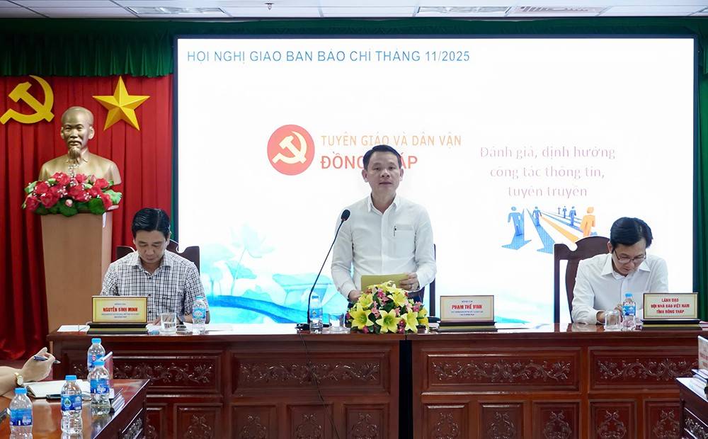 Phó Trưởng ban Tuyên giáo và Dân vận Tỉnh ủy Phạm Thế Vinh định hướng tuyên truyền