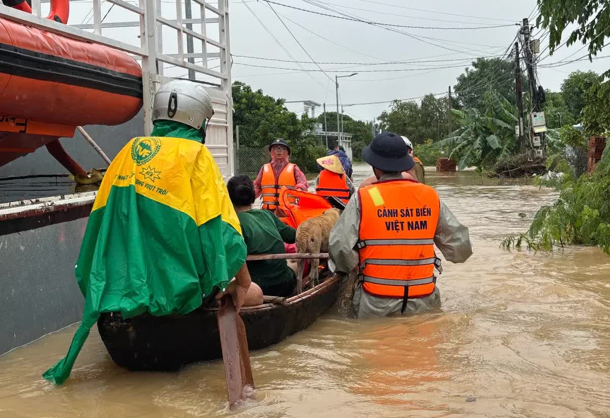 Vùng lũ - nơi giành dật sự sống, nơi tình người rõ nét: Tnh quân dân, nghĩa đồng bào