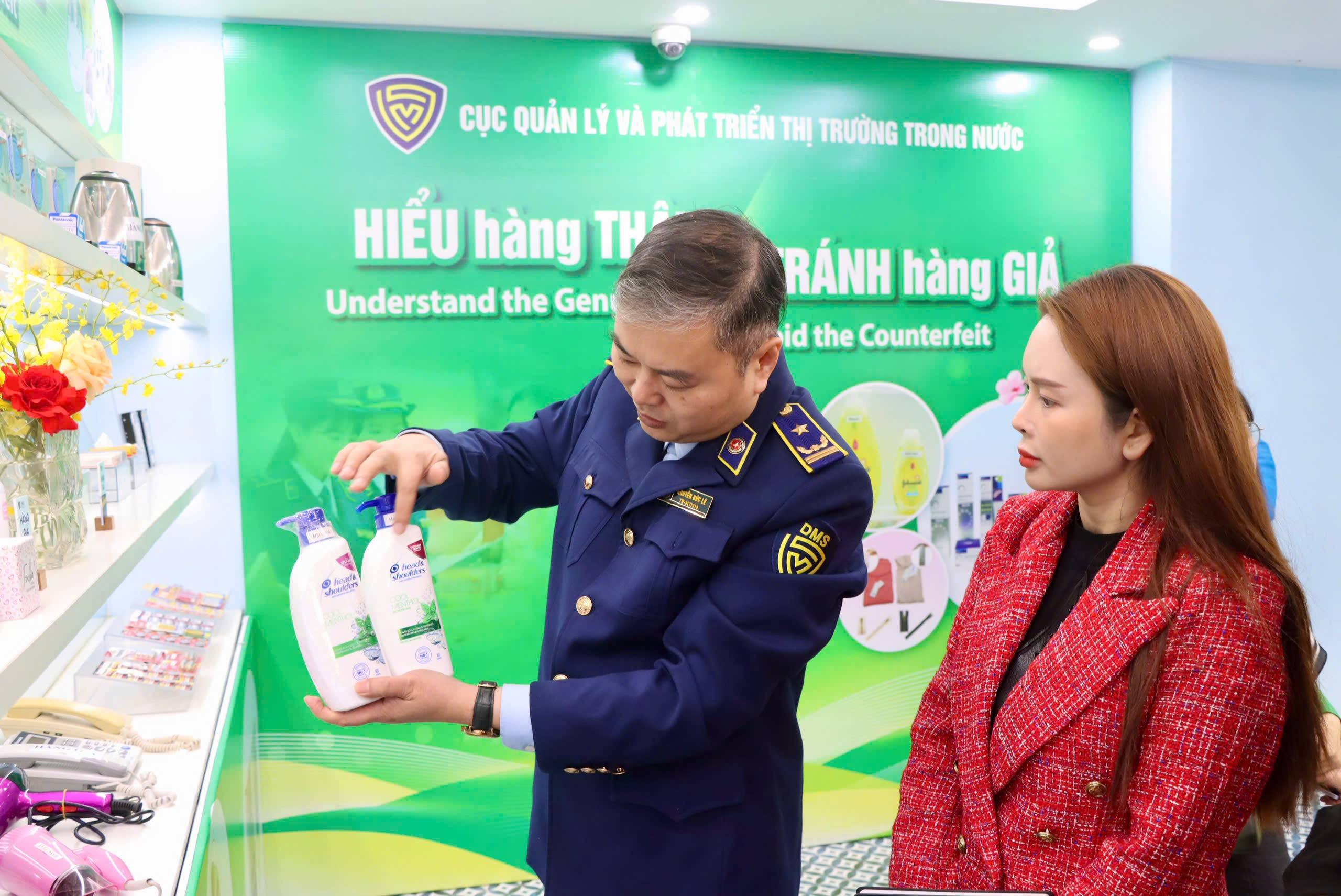 Mở cửa phòng trưng bày hàng thật - hàng giả tại Hà Nội: Hiểu hàng thật – Tránh hàng giả