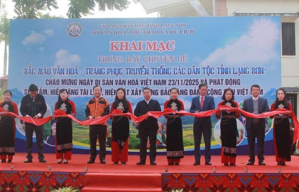 Trưng bày “Sắc màu văn hoá – Trang phục truyền thống các dân tộc tỉnh Lạng Sơn”