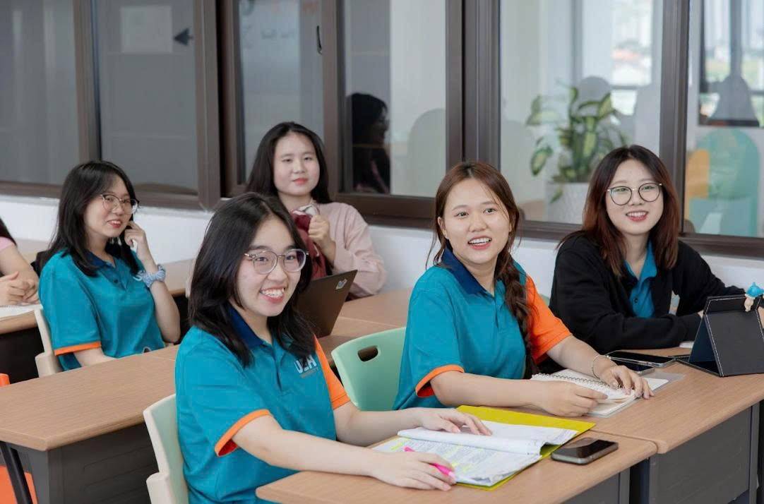 UEH chia sẻ khó khăn với sinh viên 5 tỉnh vùng bão lũ