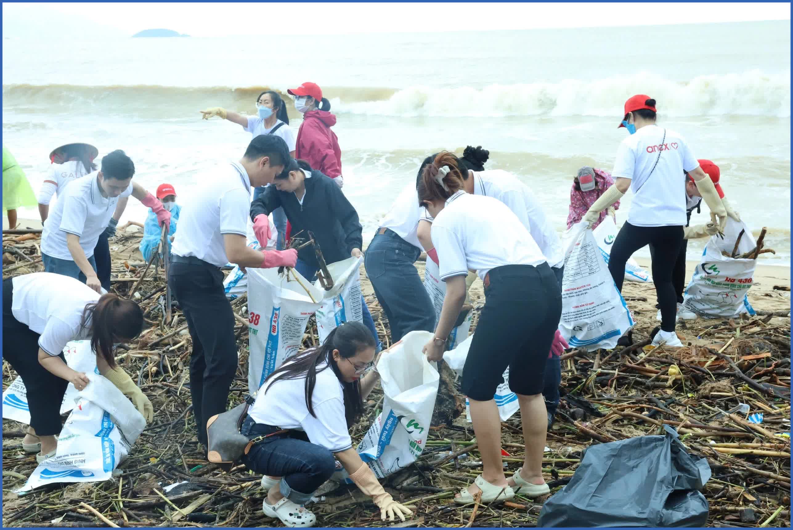 Khánh Hòa mạnh mẽ đứng lên, vượt qua mưa lũ trong vòng tay đồng bào, chiến sĩ cả nước
