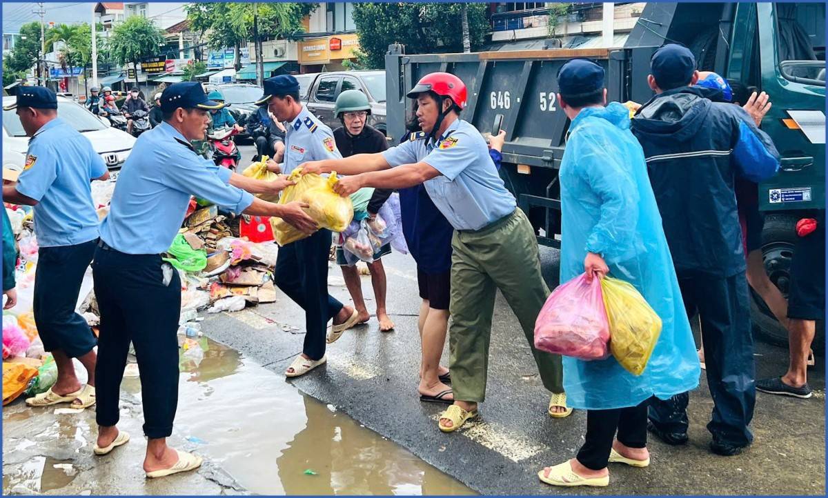 Khánh Hòa mạnh mẽ đứng lên, vượt qua mưa lũ trong vòng tay đồng bào, chiến sĩ cả nước