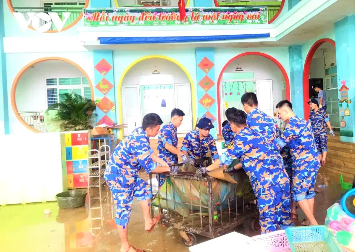 Khánh Hòa tập trung toàn lực cấp bách hỗ trợ nhân dân khắc phục hậu quả mưa lũ