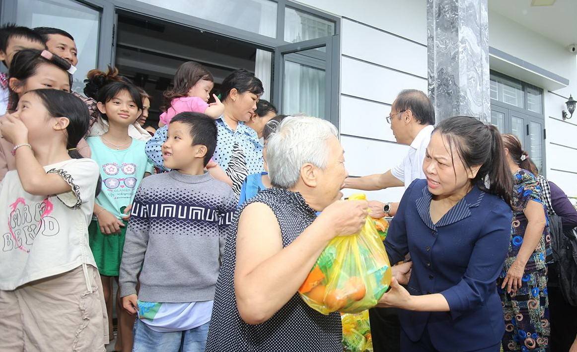 Khánh Hòa tập trung toàn lực cấp bách hỗ trợ nhân dân khắc phục hậu quả mưa lũ