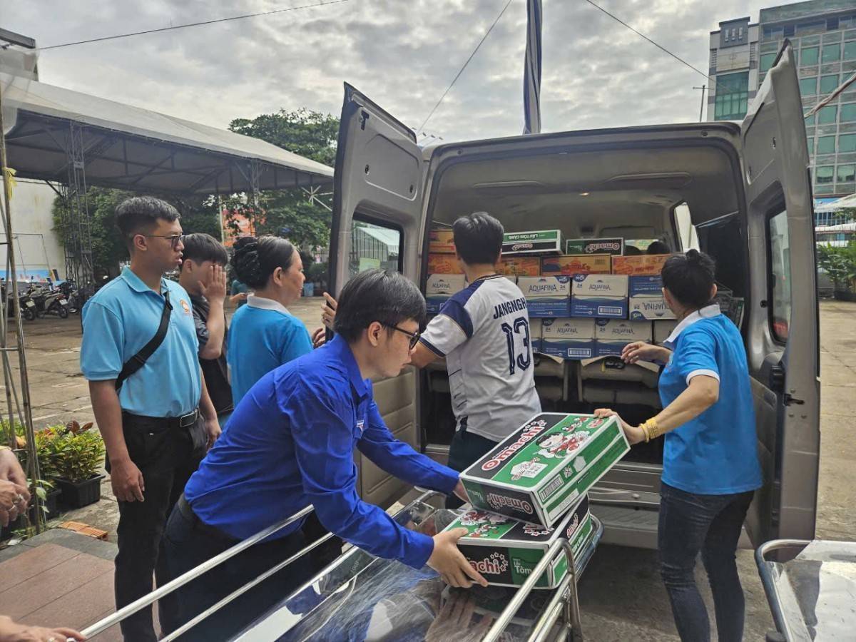 Triệu tấm lòng từ TP. Hồ Chí Minh hướng về miền Trung sau mưa lũ