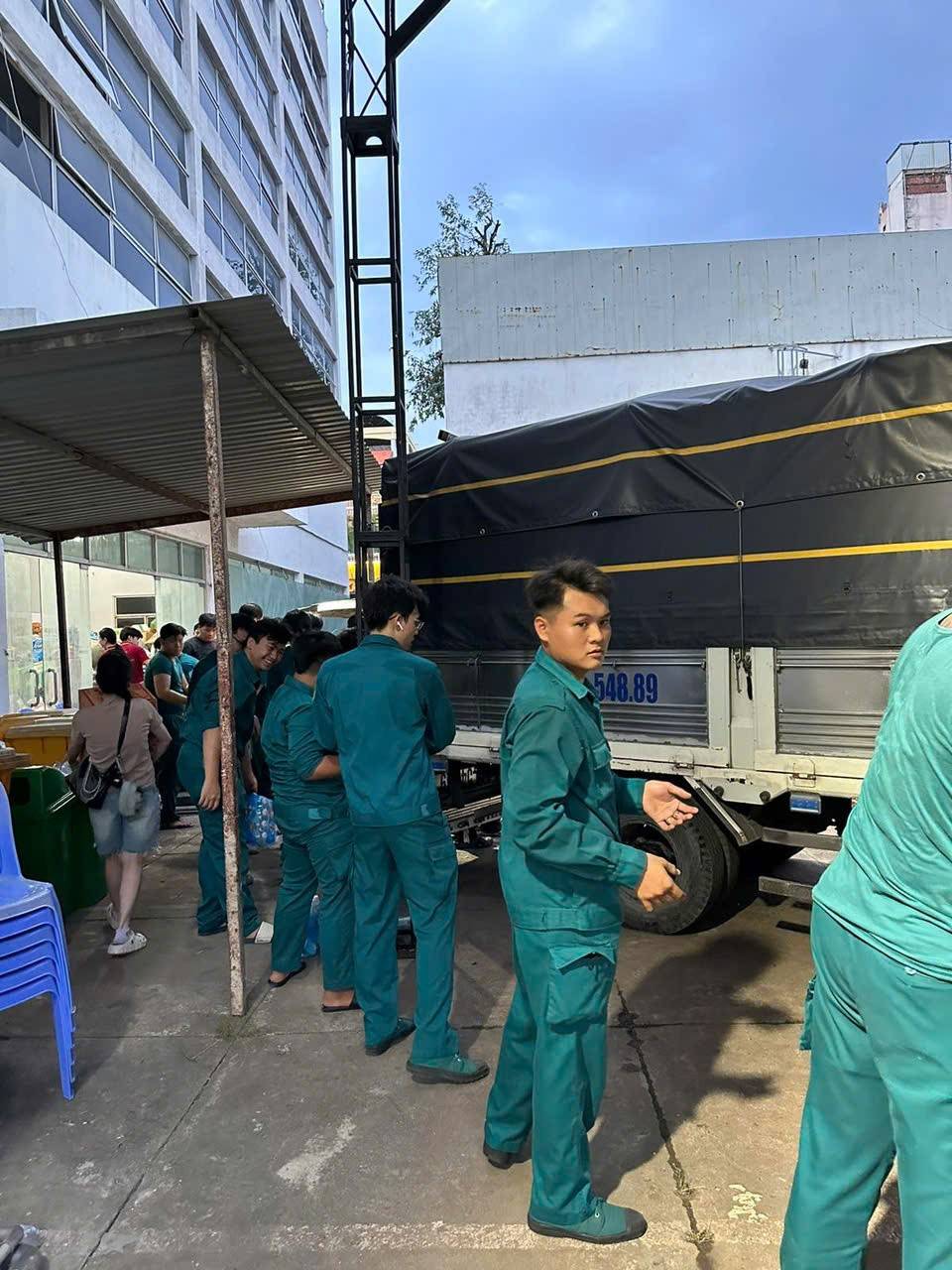 thành phố sẽ tập trung tiếp nhận tiền ủng hộ, để kịp thời gửi đến các địa phương phục hồi sản xuất – sinh hoạt và tái thiết cuộc sống lâu dài.