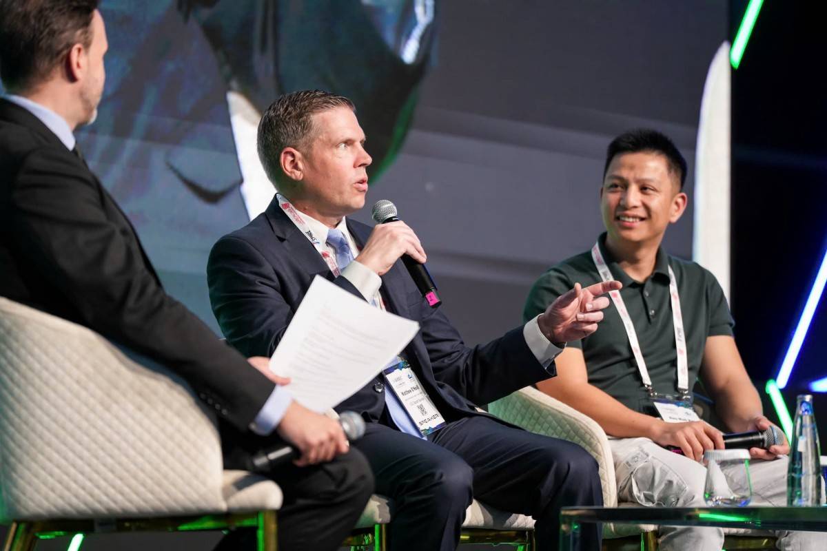 Hiếu PC tọa đàm cùng các chuyên gia quốc tế