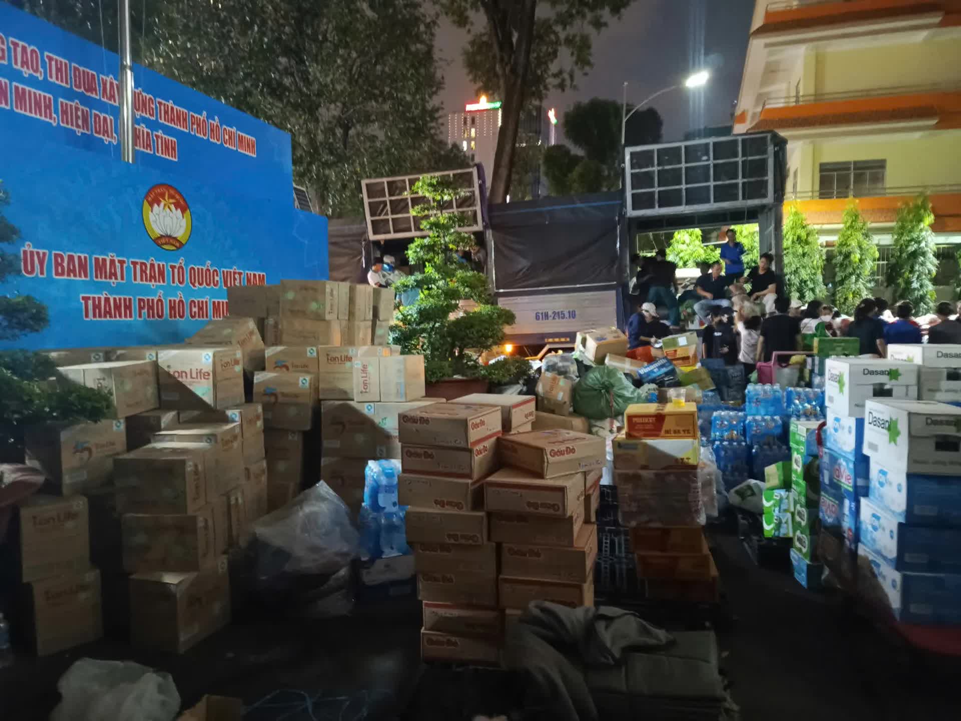 TP. Hồ Chí Minh hỗ trợ khẩn cấp Đắk Lắk 500 tấn hàng, 10 tỷ đồng và lực lượng y tế