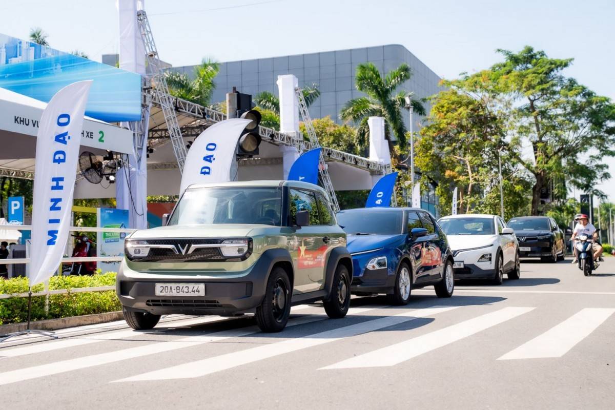 Chủ xe “nói thẳng nói thật” về VF 3: “Đạp nửa ga là leo đèo, full tải vẫn lên 100 km/h ngon lành”