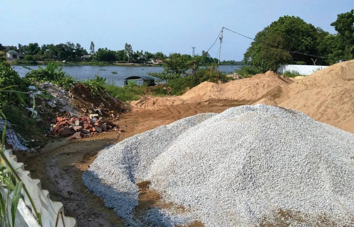 Hà Nội yêu cầu xử lý nghiêm tình trạng ‘bảo kê’ bãi cát, bến vật liệu xây dựng