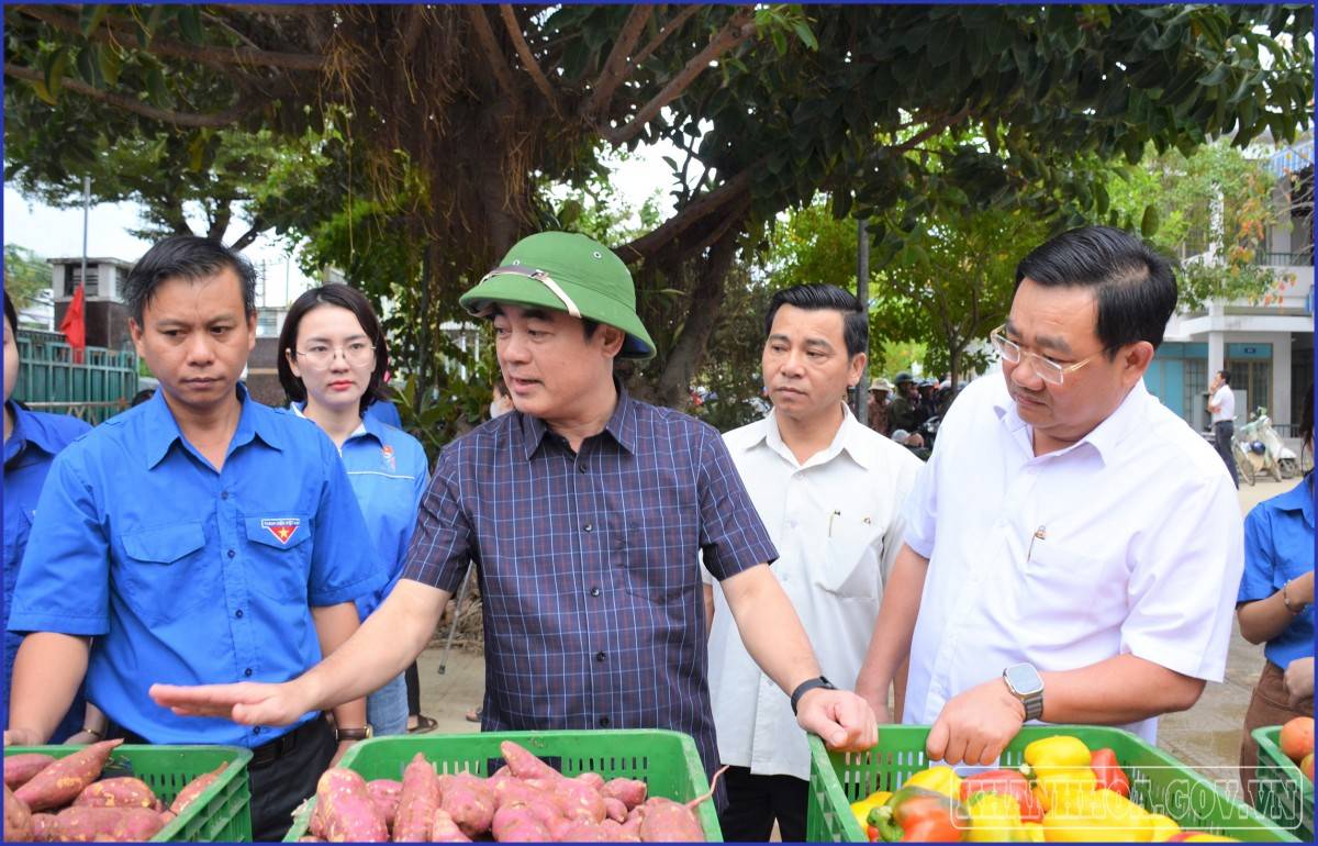 Rau 0 đồng - món quà nghĩa tình gửi đến người dân vùng lũ