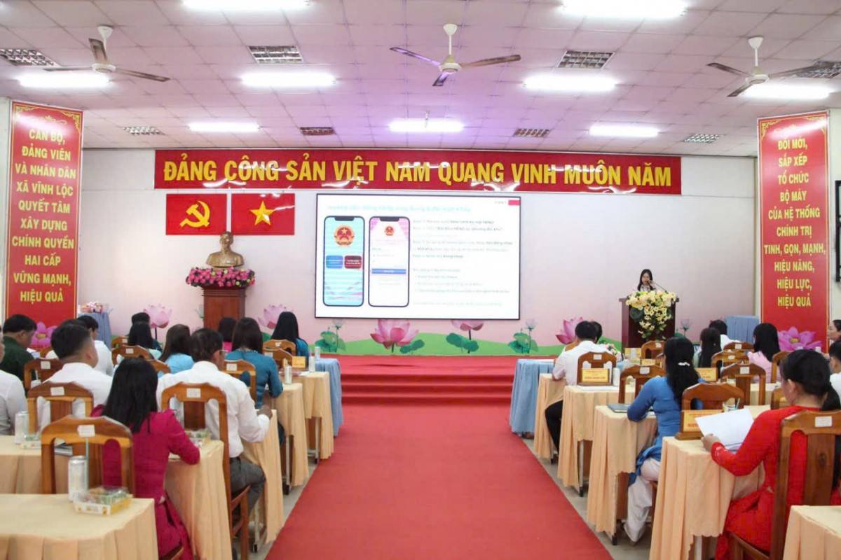 tập huấn sử dụng phần mềm điều hành kỳ họp cho 34 đại biểu 