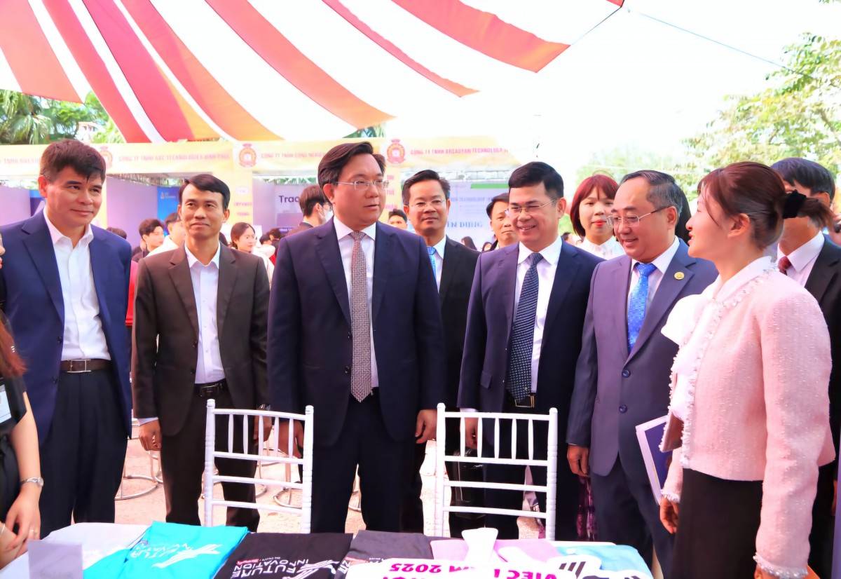 Phú Thọ: Thu hút hơn 2.000 người và 40 doanh nghiệp tại ngày hội việc làm