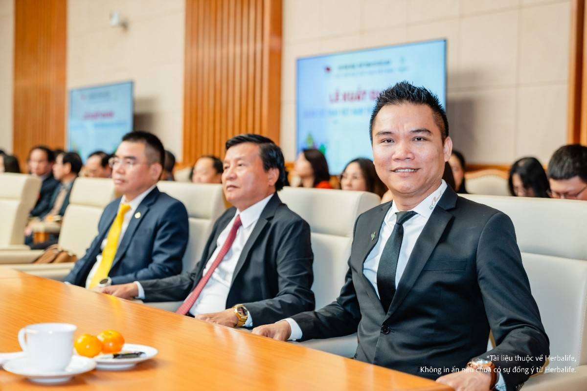 Ông Nguyễn Thành Đạt – Đại diện Herbalife Việt Nam tham dự Lễ Xuất Quân cùng Ban Lãnh Đạo thể thao Việt Nam 