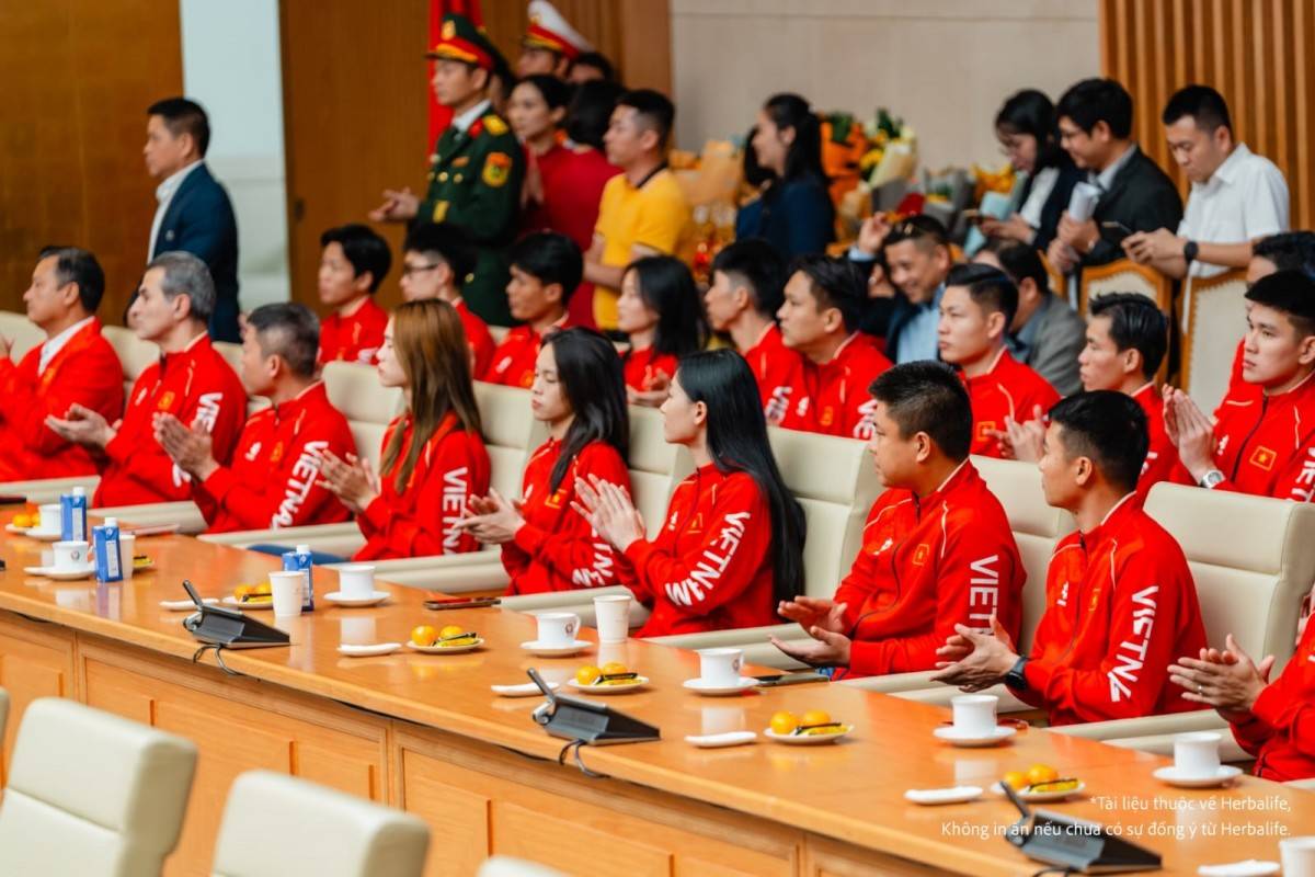 Lễ xuất quân Sea Game 33 lưu lại khoảnh khắc cùng nhau thể hiện sự quyết tâm chiến thắng của các VĐV