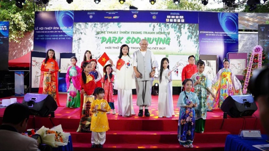 Triển lãm tranh Đạt Ma của họa sĩ Park Soo Hyung: Hơi thở Thiền trong giao thoa văn hóa Á Đông