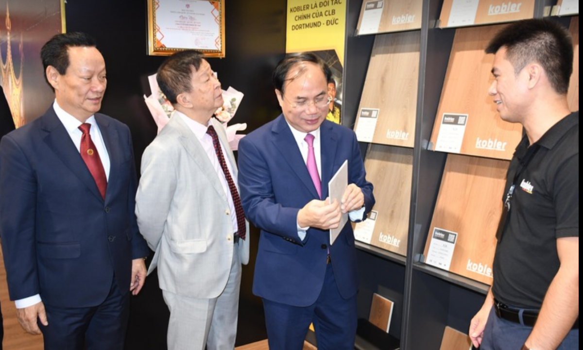 Nhiều mặt hàng nội thất tại Vietbuild Home 2025 giảm giá kích cầu mua sắm cuối năm