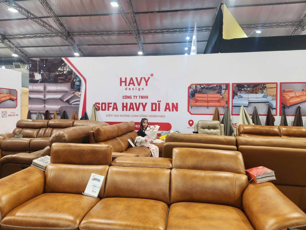 Nhiều mặt hàng nội thất tại Vietbuild Home 2025 giảm giá kích cầu mua sắm cuối năm