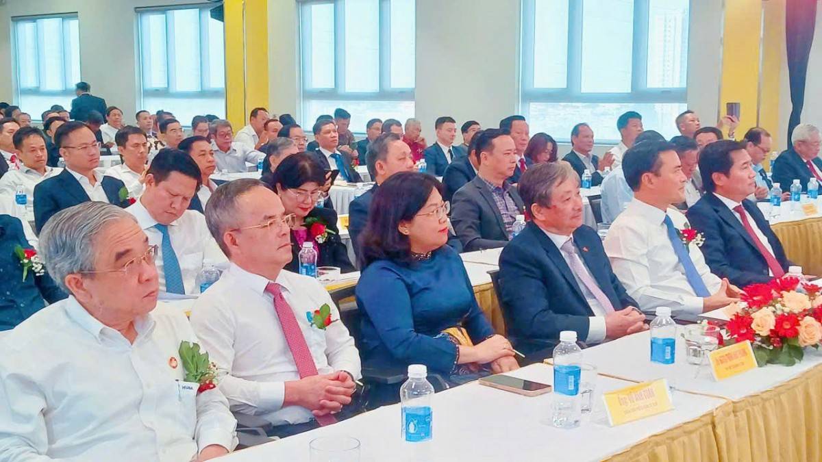 Tham dự đại hội có ông Nguyễn Tường Văn – Thứ trưởng Bộ Xây dựng, bà Nguyễn Trường Nhật Phượng - Phó Chủ tịch Hội đồng Nhân dân Thành phố Hồ Chí Minh, ông Bùi Xuân Cường – Phó chủ tịch Ủy ban Nhân dân Thành phố Hồ Chí Minh.