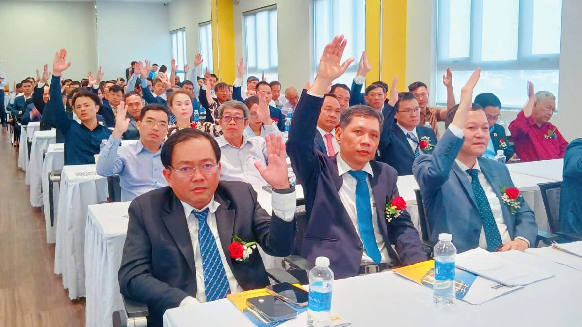 100% đại biểu thống nhất Phương hướng và giải pháp, nhiệm vụ của Đại hôị, nhiệm kỳ 2025–2030. Ảnh- Bích Liên