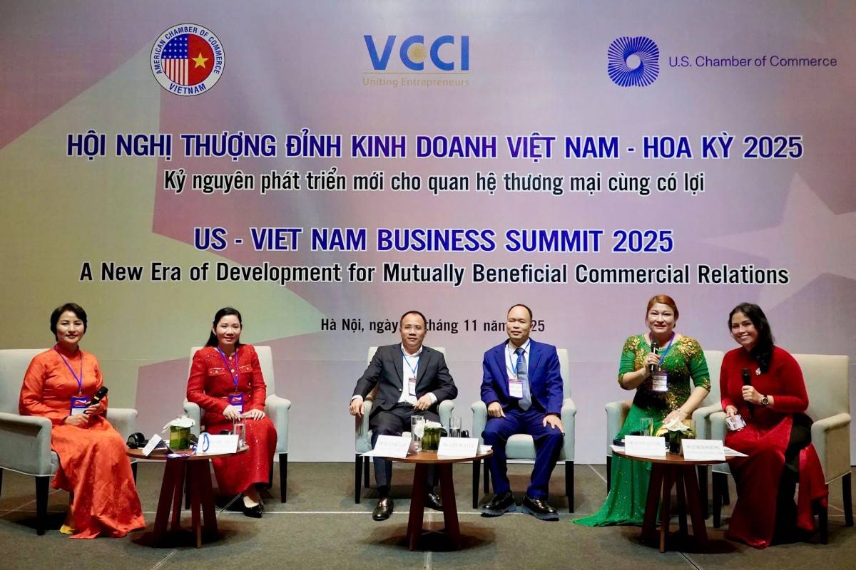 CEO Nguyễn Thị Bích Thủy cùng các Hội viên Hiệp hội Doanh nghiệp nhỏ và vừa, thảo luận về chiến lược kinh doanh bền vững: xanh và số ngay tại sự kiện Hội nghị thượng đỉnh Việt Nam – Hoa Kỳ 2025.