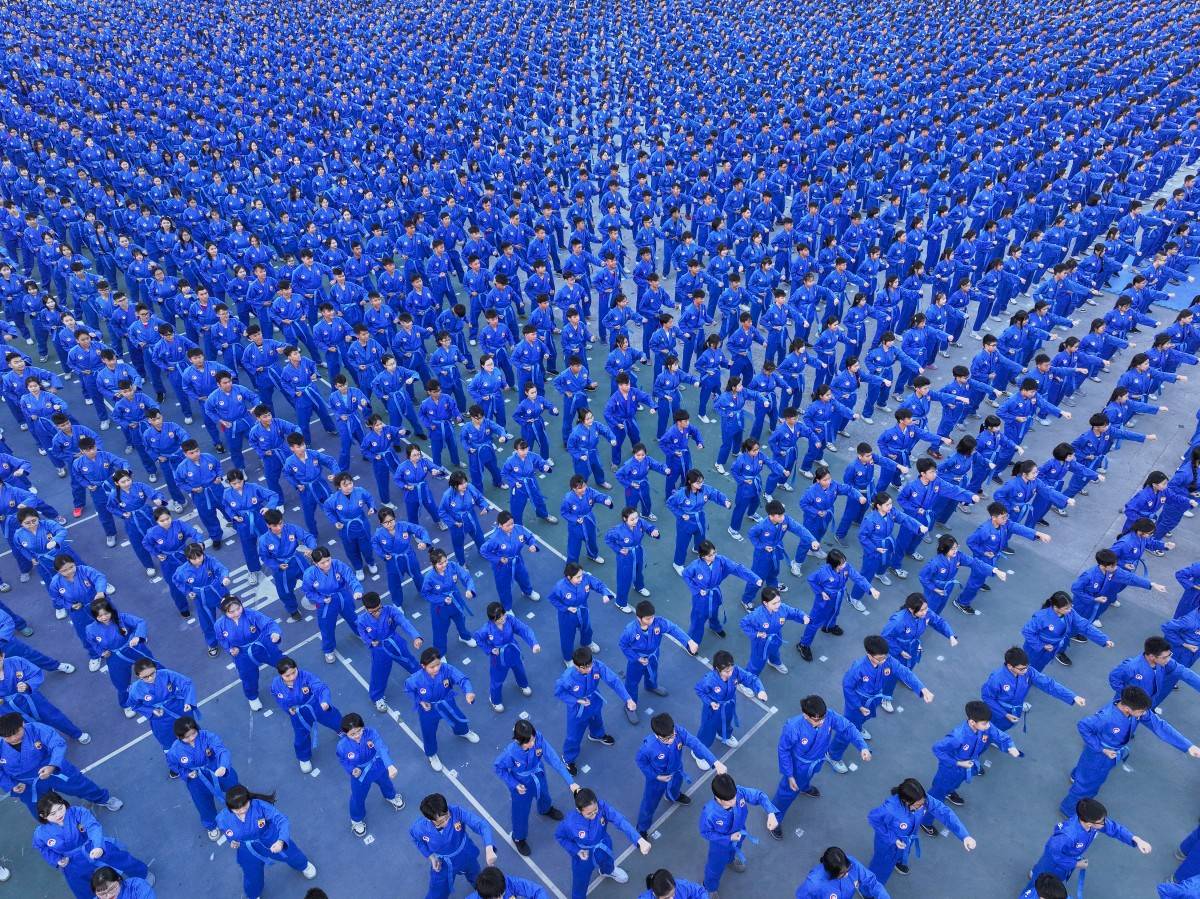 Màn đồng diễn nhìn từ trên cao.