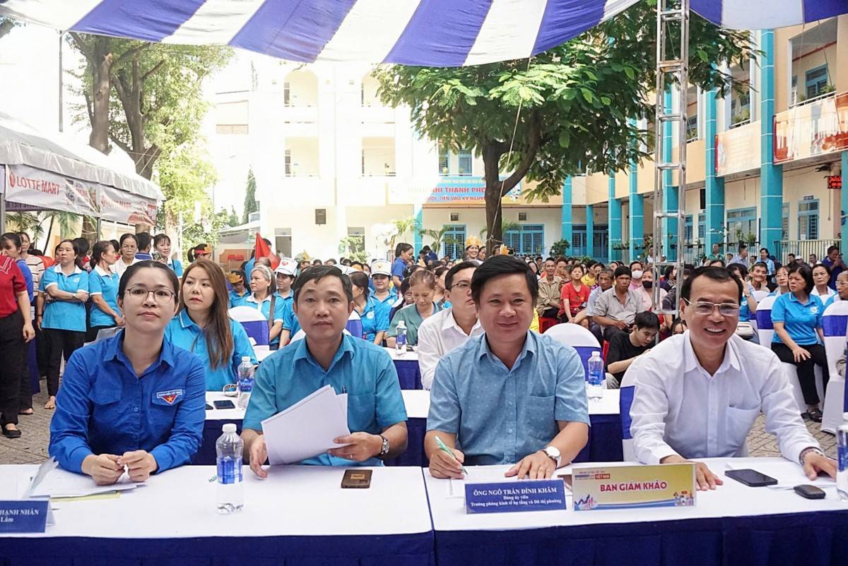 Ban Giám khảo  hội thi “Tự hào Việt Nam”