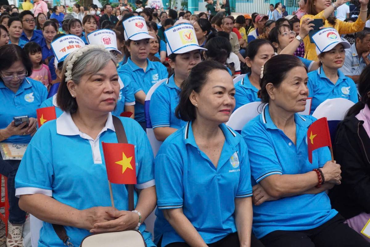 Người dân tham gia chương trình.