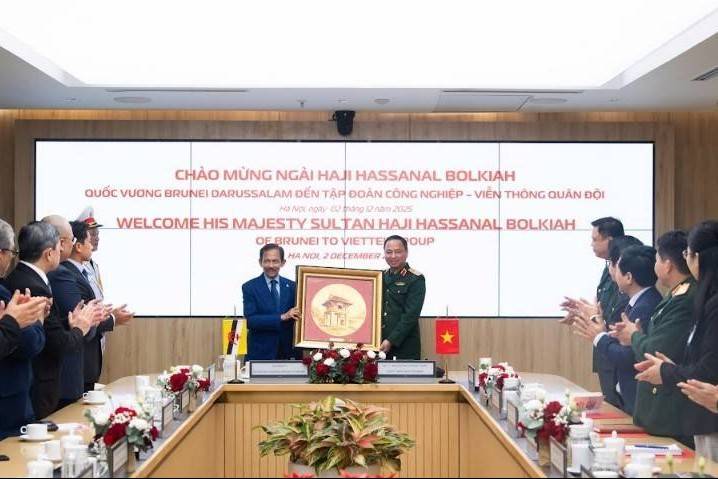 Quốc vương Brunei thăm và làm việc tại Tập đoàn Viettel